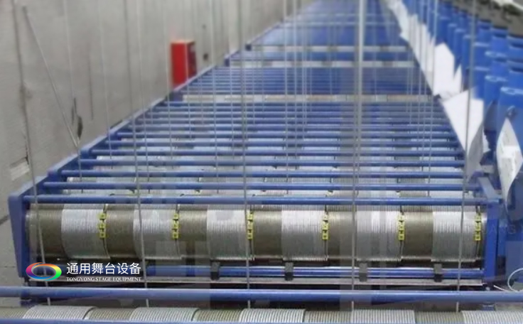 單層纏繞舞臺吊桿機（定制型）：行程檢測、沖頂保護、松疊繩保護、超載保護、變頻調(diào)速、單、多臺編組運行