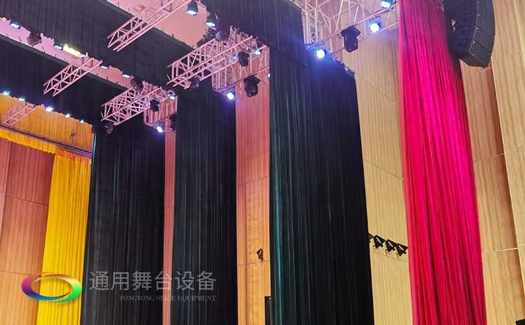 遷換場(chǎng)景、揭示活動(dòng)主體、渲染演出氣氛、提升演出效果——舞臺(tái)幕布、泰州舞臺(tái)吊桿